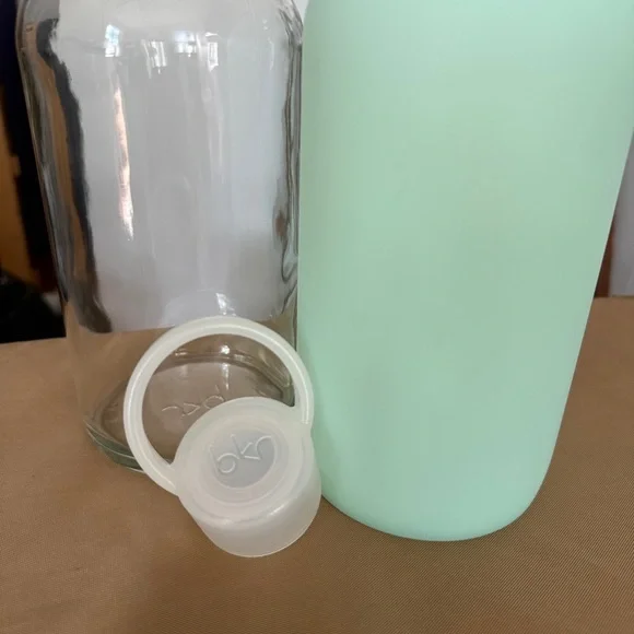 bkr Seafoam Green 1L Glass Bottle - Picture 3 of 5
